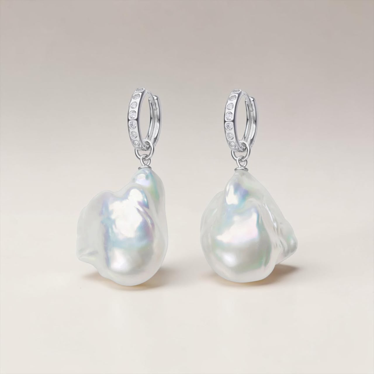 Brincos Assinatura de Pérolas Edison Barrocas Brancas 15–18 mm | Prata 925 com Zircônias