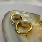 Brincos Argola Dourada com Pérolas de Água Doce 8–8,5 mm