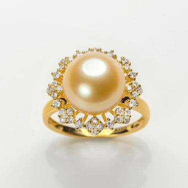 Anel com Pérola dos Mares do Sul Dourada e Diamantes em Ouro 18K
